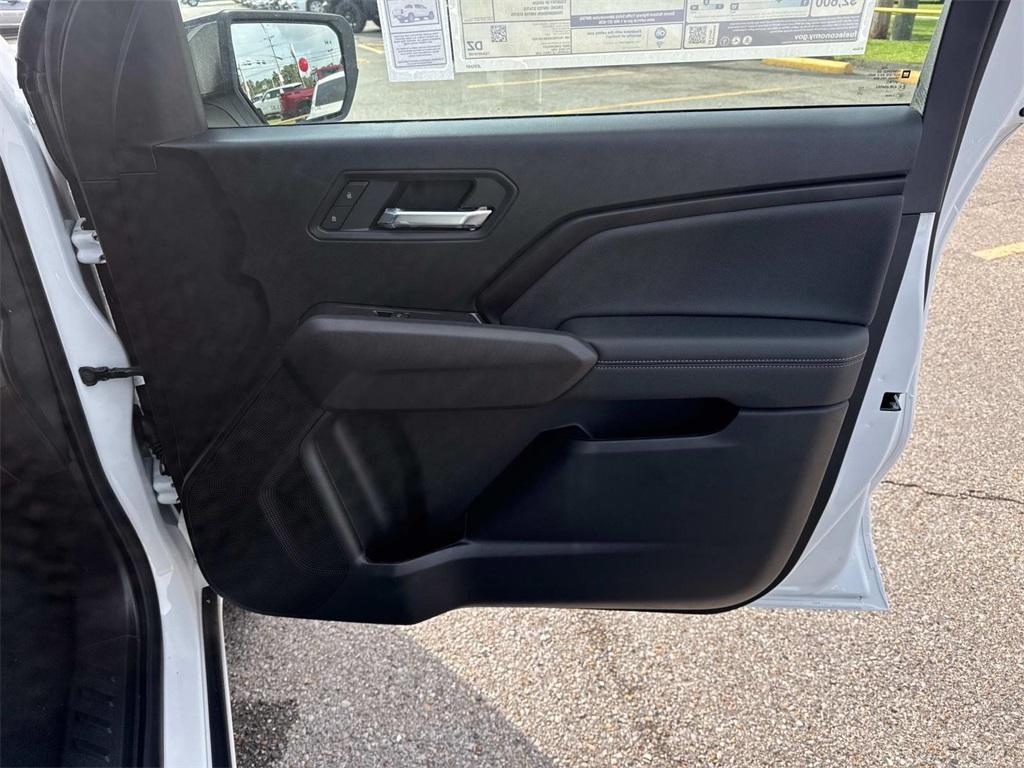 new 2025 Chevrolet Colorado car, priced at $33,680