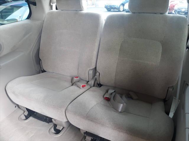 used 2005 Kia Sedona car, priced at $3,999