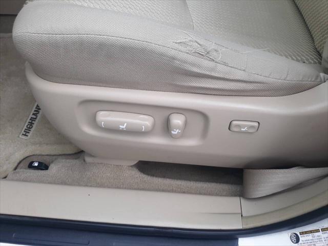 used 2005 Toyota Highlander car, priced at $5,995
