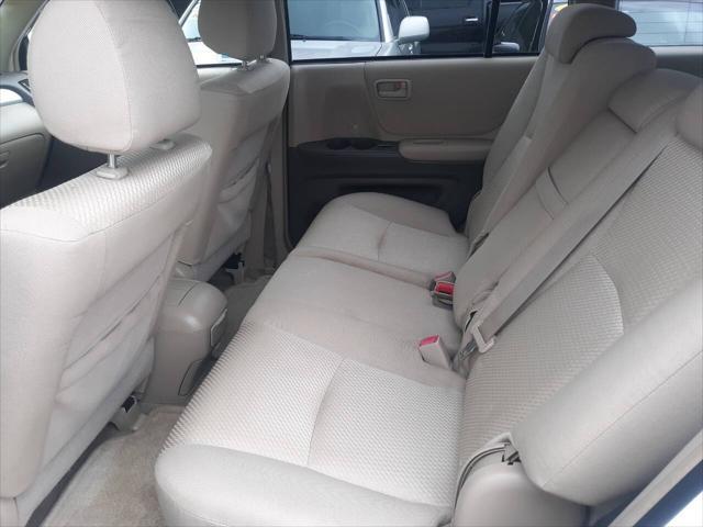 used 2005 Toyota Highlander car, priced at $5,995