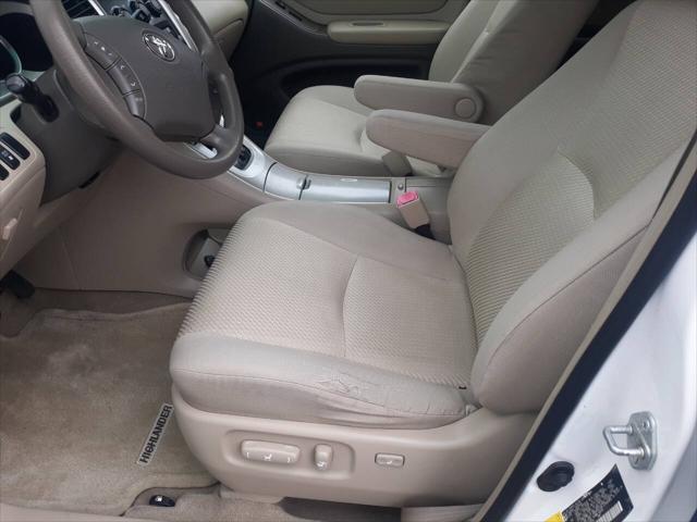 used 2005 Toyota Highlander car, priced at $5,995