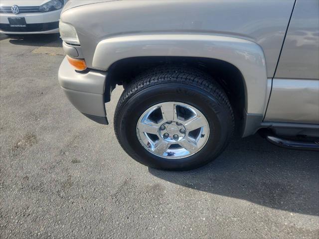 used 2005 Chevrolet Suburban car, priced at $4,650