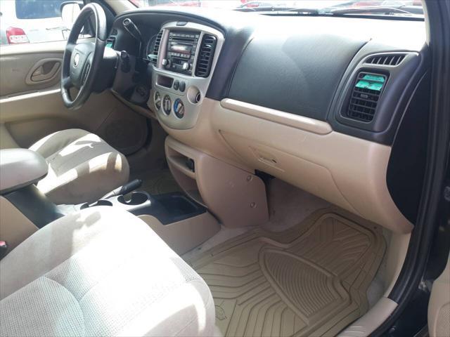 used 2004 Mazda Tribute car, priced at $3,250