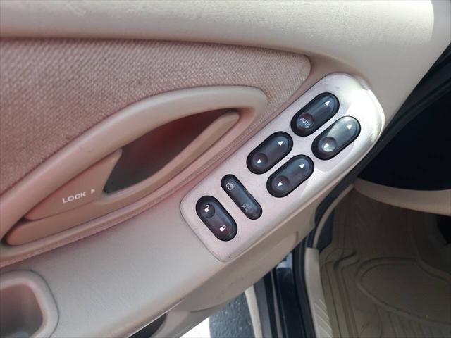 used 2004 Mazda Tribute car, priced at $3,250