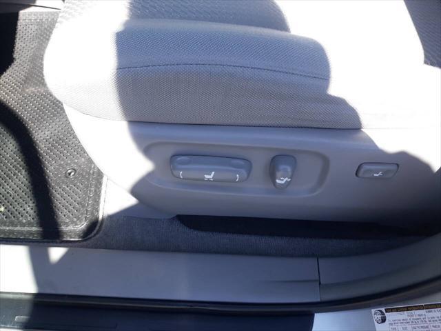 used 2007 Toyota Highlander Hybrid car, priced at $4,250