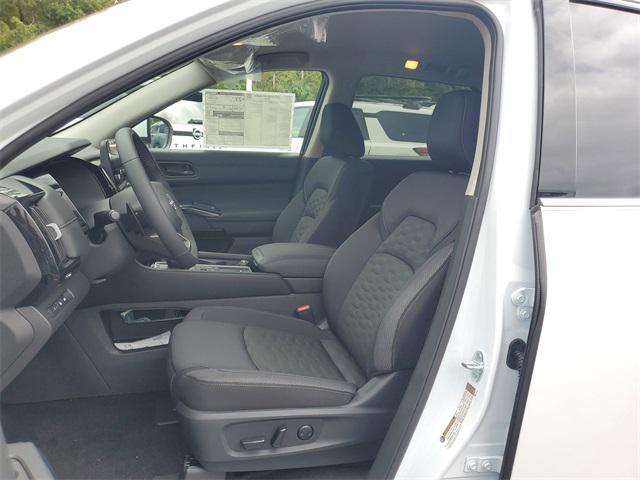 new 2025 Nissan Pathfinder car, priced at $40,328