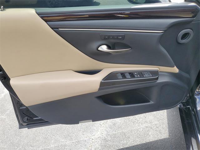 used 2019 Lexus ES 350 car, priced at $27,975