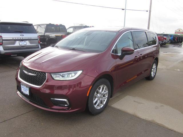 used 2023 Chrysler Pacifica car, priced at $25,393