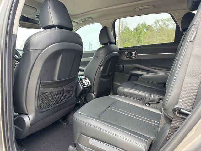 new 2025 Kia Sorento Hybrid car, priced at $44,100