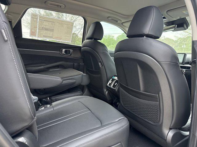 new 2025 Kia Sorento Hybrid car, priced at $44,100