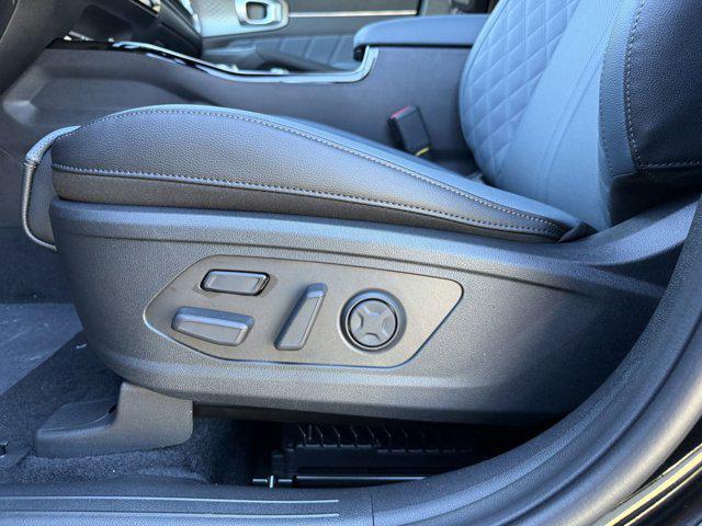 new 2025 Kia Sorento Hybrid car, priced at $48,785