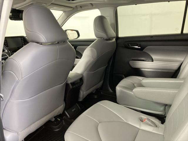 used 2022 Toyota Highlander car, priced at $36,995