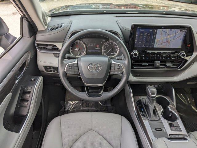 used 2022 Toyota Highlander car, priced at $38,121