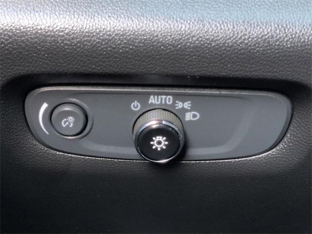 used 2022 Chevrolet Traverse car, priced at $28,495