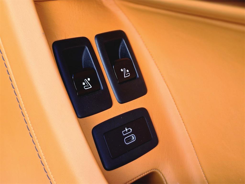 used 2022 Rolls-Royce Cullinan car, priced at $309,990