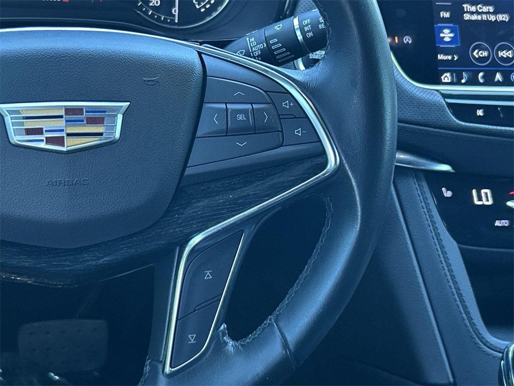 used 2022 Cadillac XT5 car, priced at $33,777