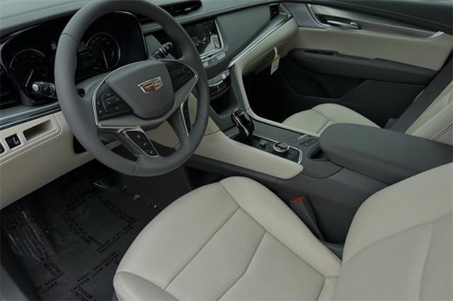 new 2024 Cadillac XT5 car, priced at $46,505
