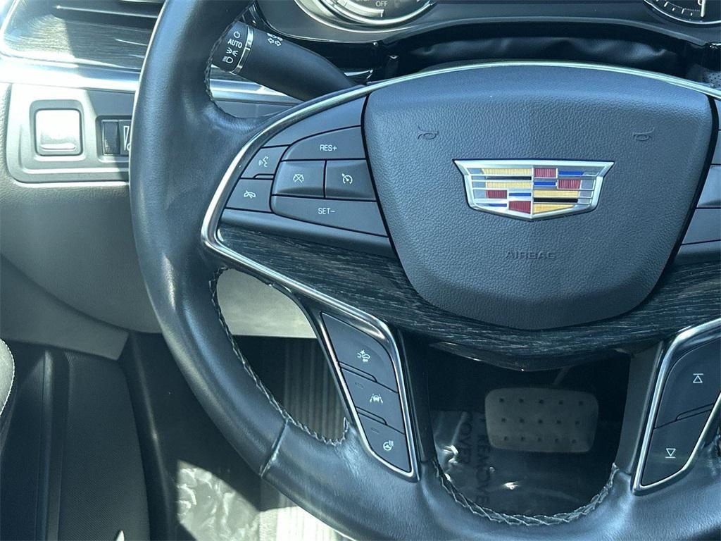 used 2022 Cadillac XT5 car, priced at $30,277
