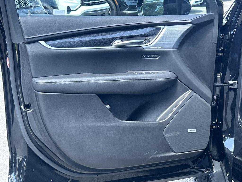 used 2022 Cadillac XT5 car, priced at $30,277