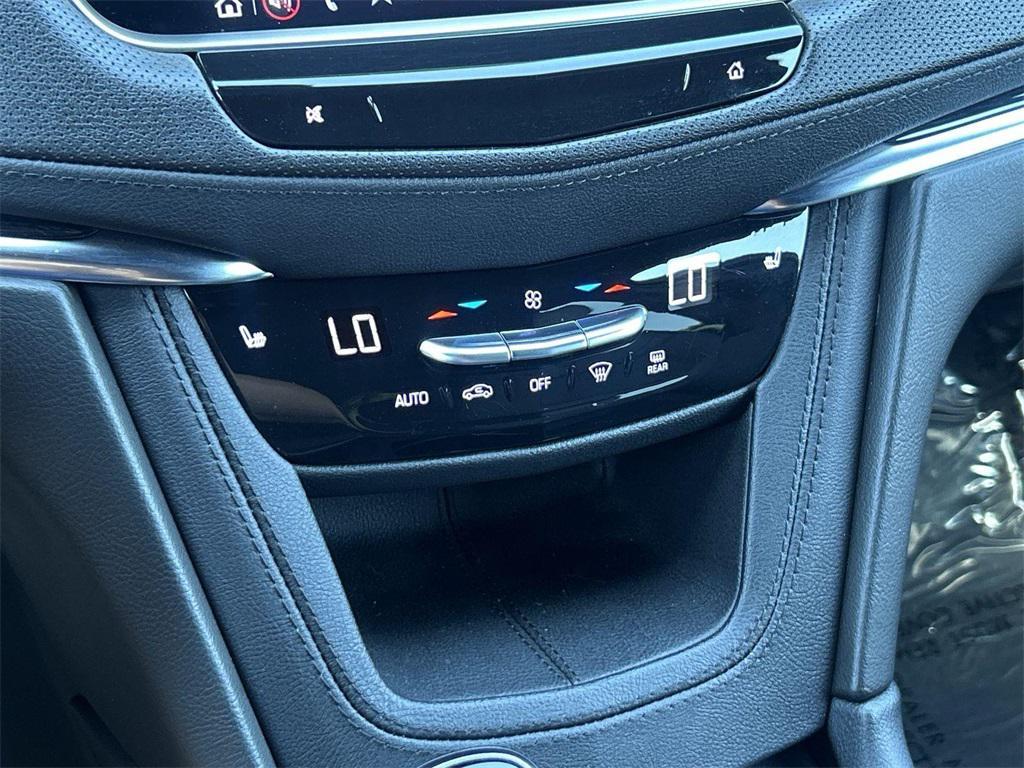 used 2022 Cadillac XT5 car, priced at $30,277
