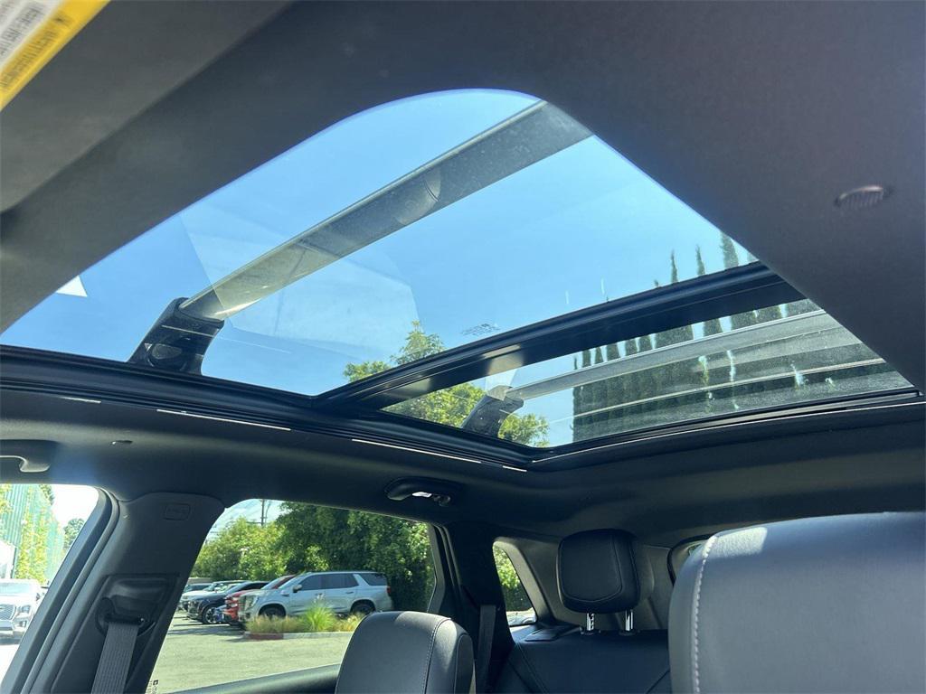 used 2022 Cadillac XT5 car, priced at $30,277