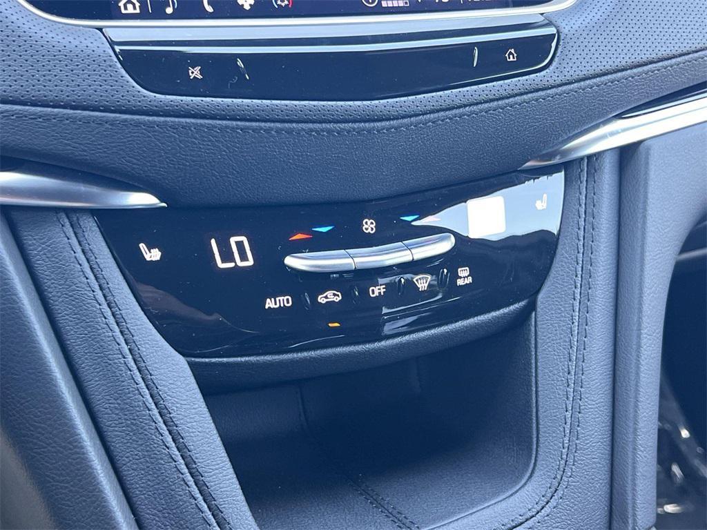 new 2025 Cadillac XT6 car, priced at $48,840