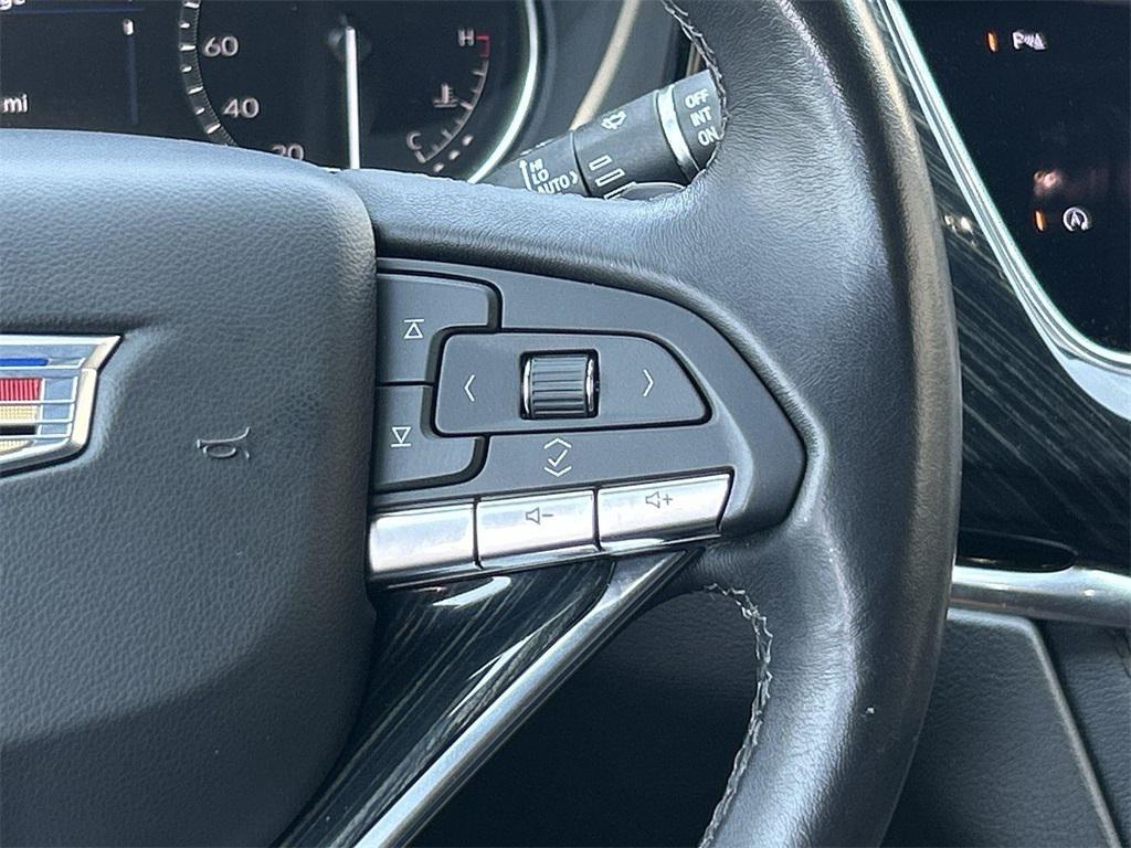 used 2022 Cadillac XT6 car, priced at $36,298