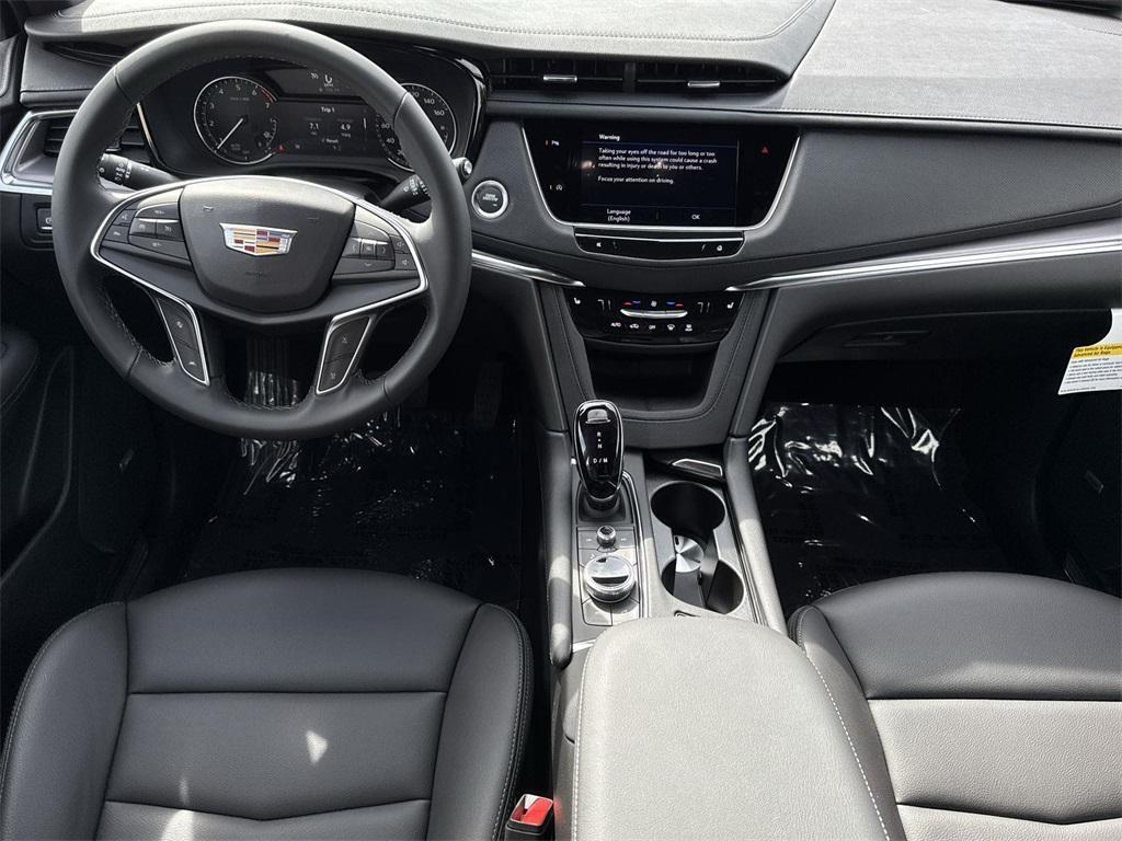 new 2025 Cadillac XT5 car, priced at $45,190