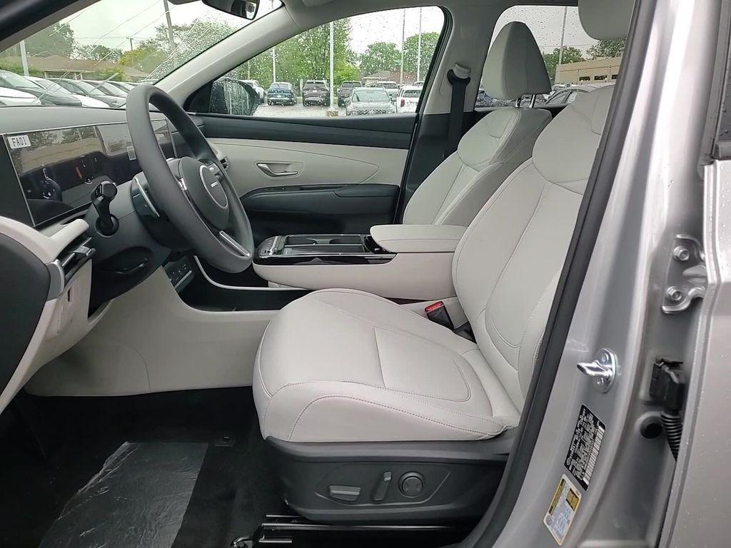 new 2025 Hyundai TUCSON Hybrid car, priced at $33,657