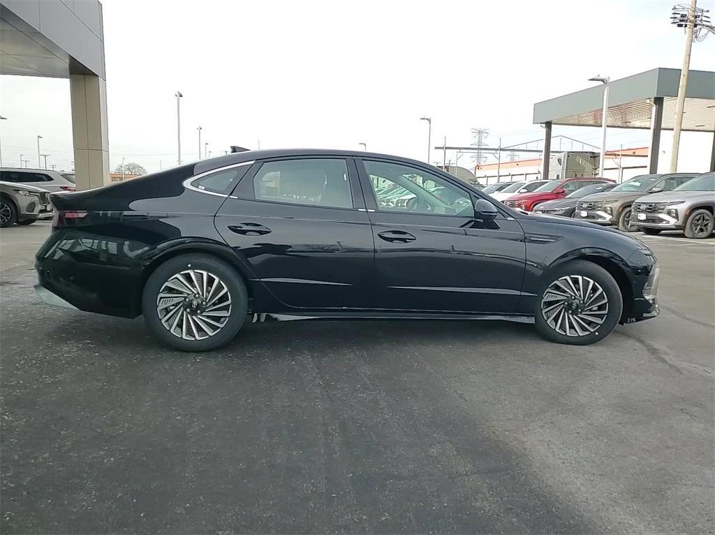 new 2025 Hyundai Sonata Hybrid car, priced at $38,481