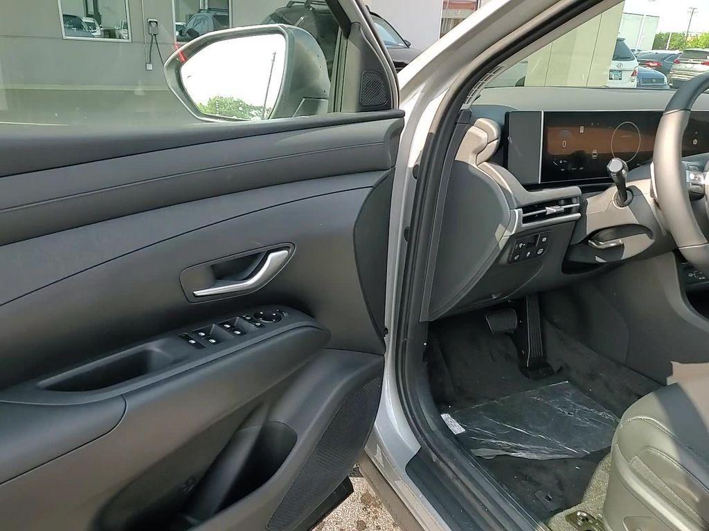 new 2025 Hyundai TUCSON Hybrid car, priced at $36,112