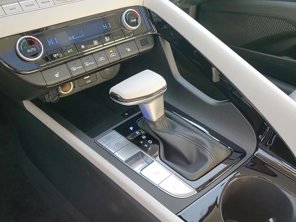 new 2025 Hyundai Elantra car, priced at $27,297