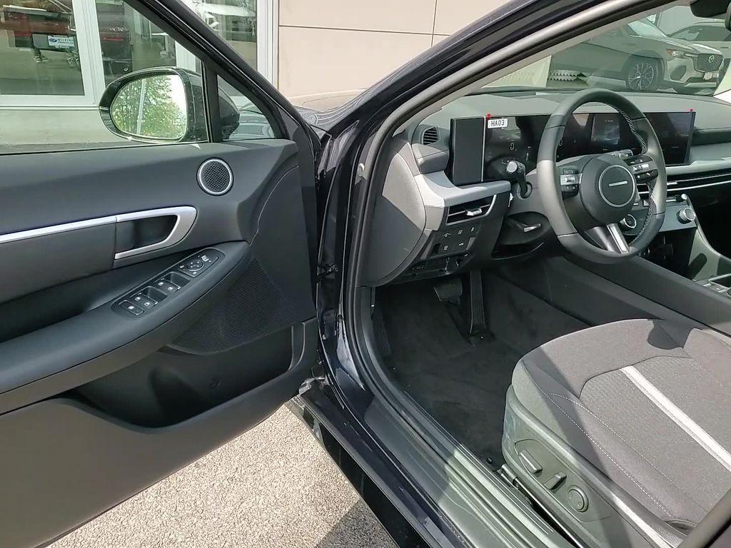 new 2025 Hyundai Sonata Hybrid car, priced at $30,996