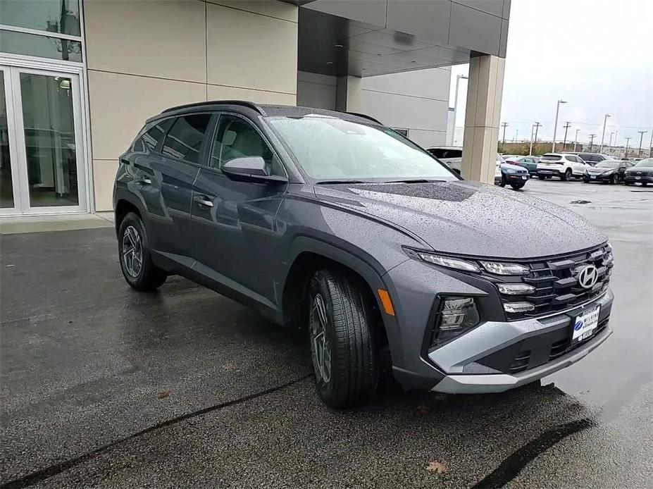 new 2025 Hyundai Tucson Hybrid car, priced at $34,379