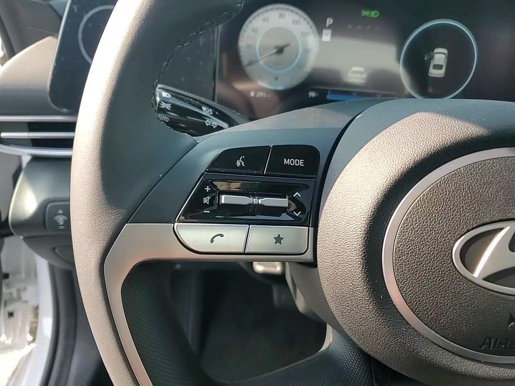 new 2025 Hyundai Elantra car, priced at $26,118