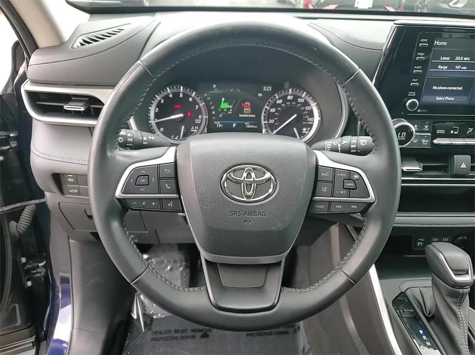 used 2022 Toyota Highlander car, priced at $36,800