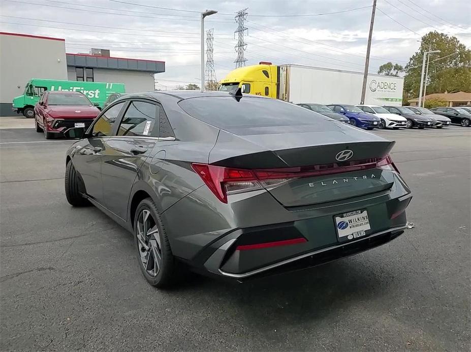 new 2025 Hyundai Elantra car, priced at $26,626