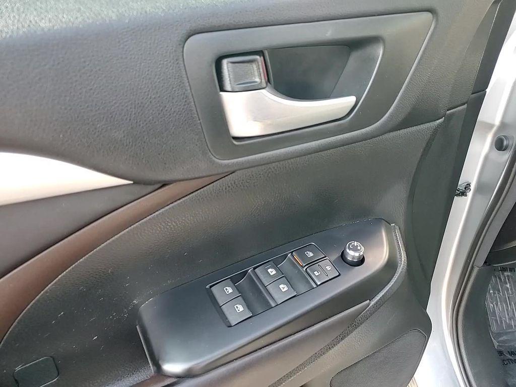 used 2016 Toyota Highlander car, priced at $20,700