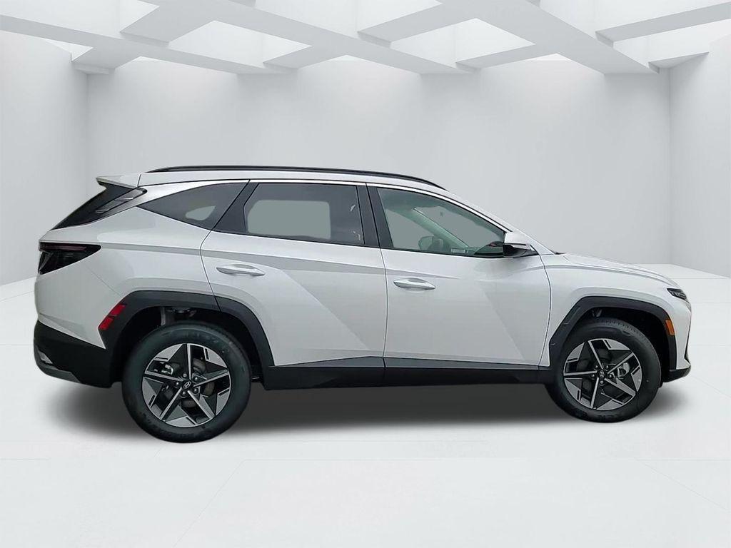 new 2025 Hyundai TUCSON Hybrid car, priced at $37,101