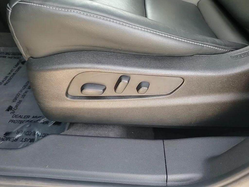 used 2022 Cadillac XT4 car, priced at $32,700