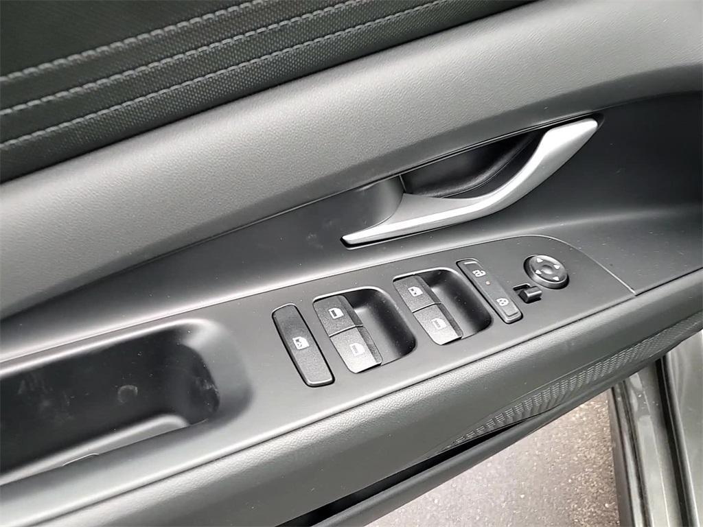 new 2025 Hyundai ELANTRA HEV car, priced at $25,261