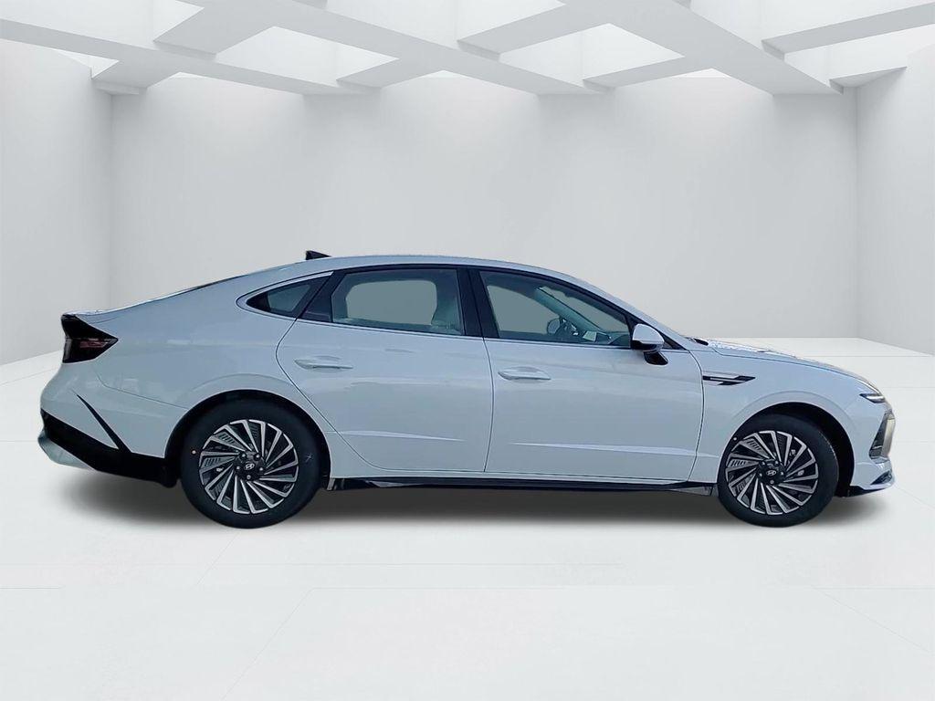 new 2025 Hyundai Sonata Hybrid car, priced at $31,402