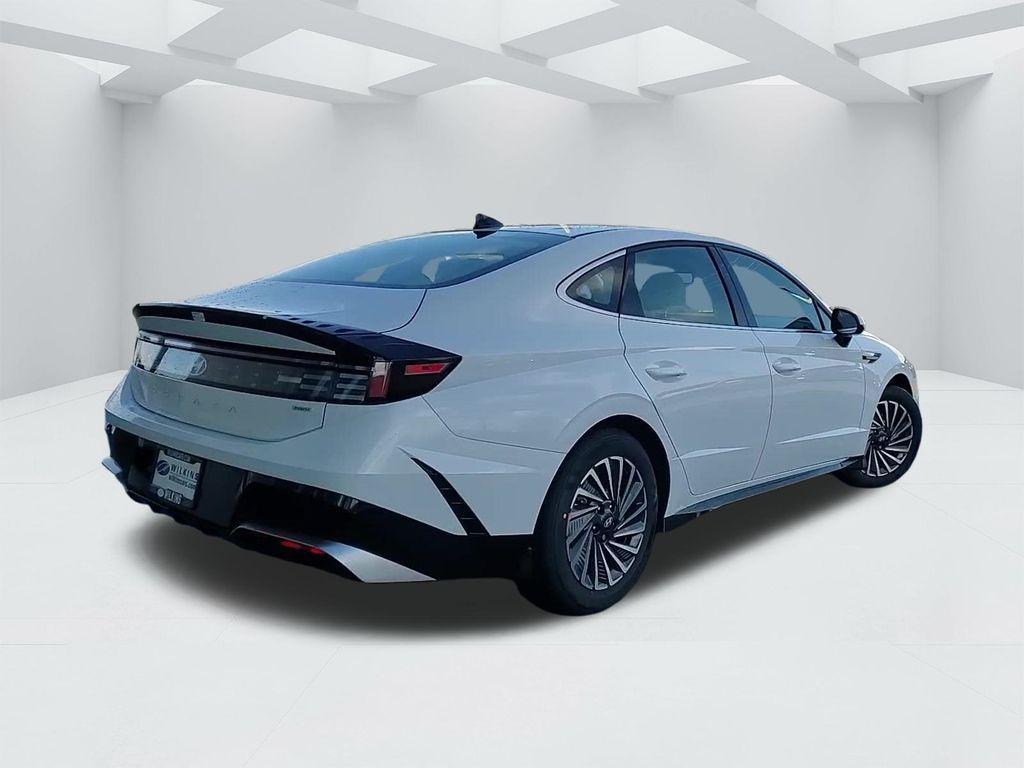 new 2025 Hyundai Sonata Hybrid car, priced at $31,402