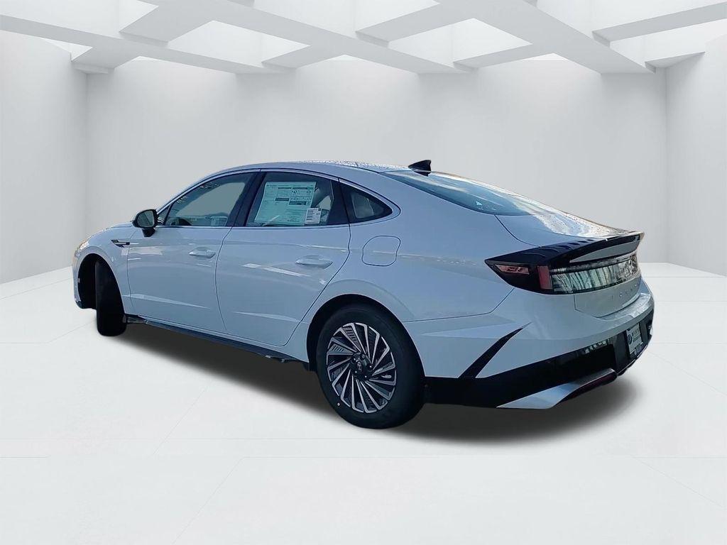 new 2025 Hyundai Sonata Hybrid car, priced at $31,402