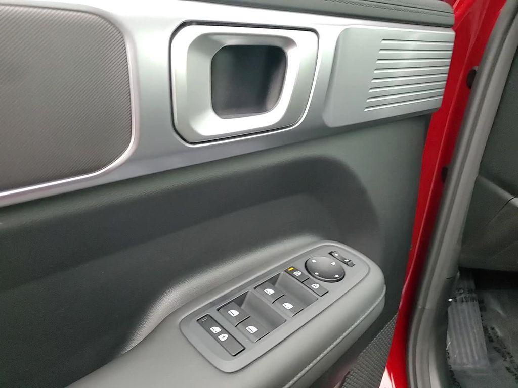 used 2025 Hyundai Santa Fe car, priced at $32,400