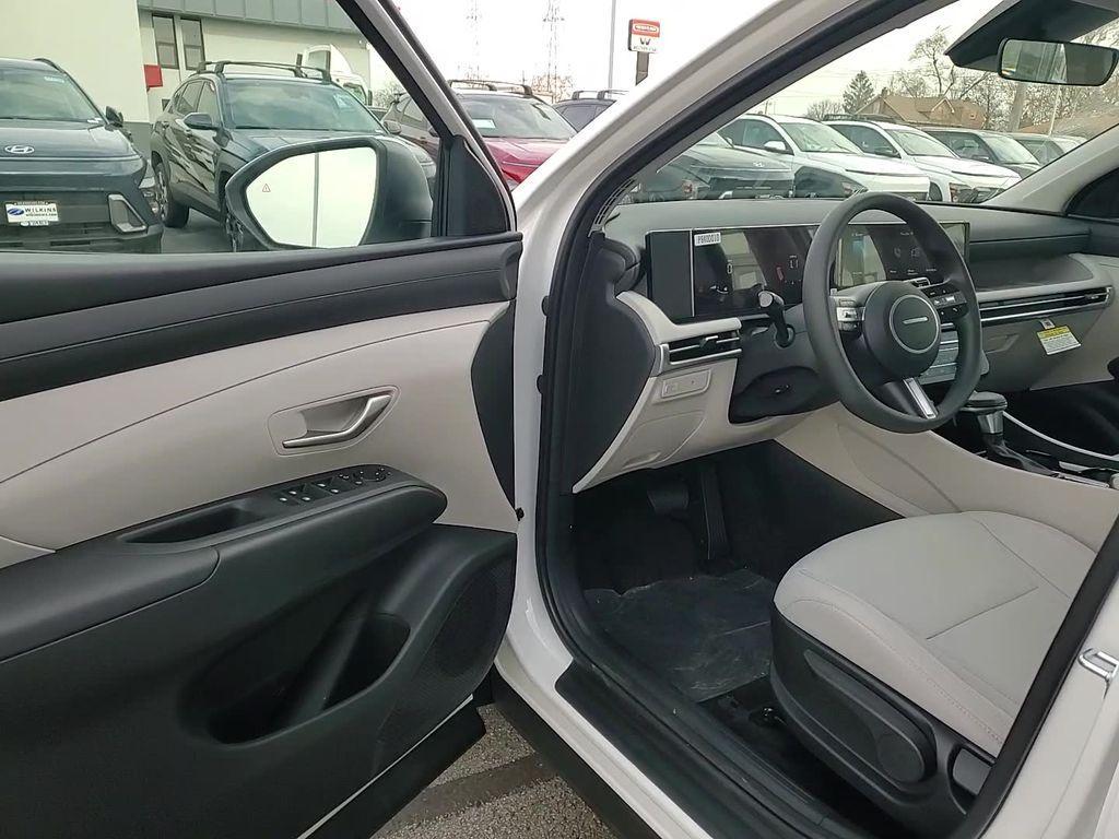 new 2025 Hyundai Tucson car, priced at $30,106