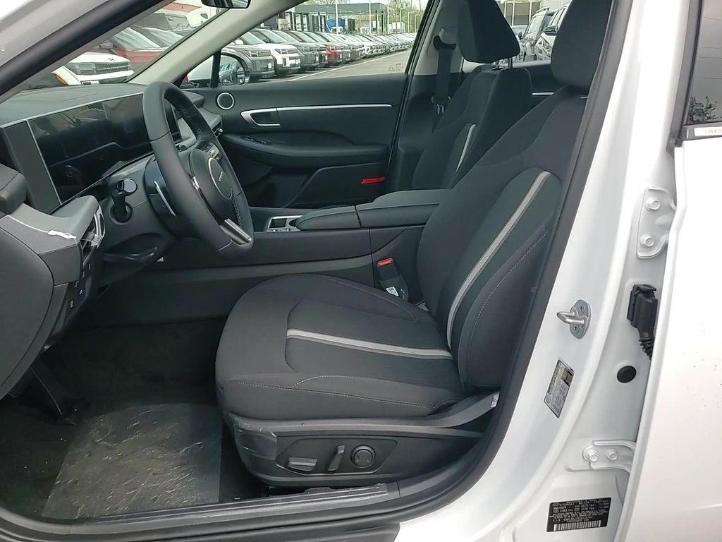 new 2025 Hyundai Sonata Hybrid car, priced at $31,682