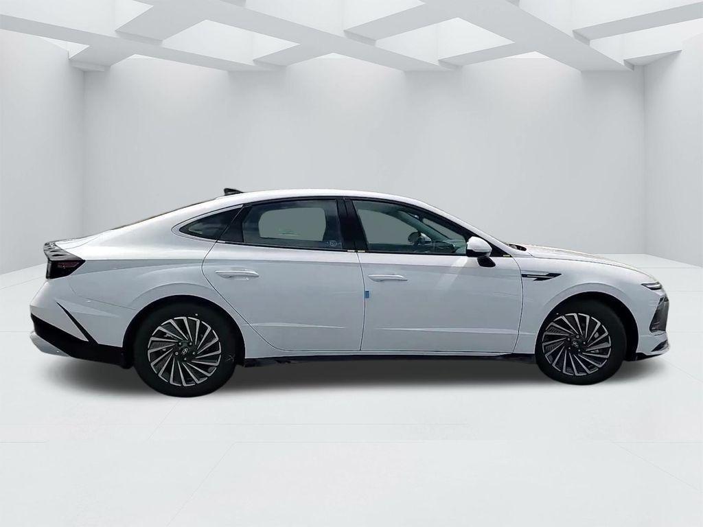 new 2025 Hyundai Sonata Hybrid car, priced at $31,682