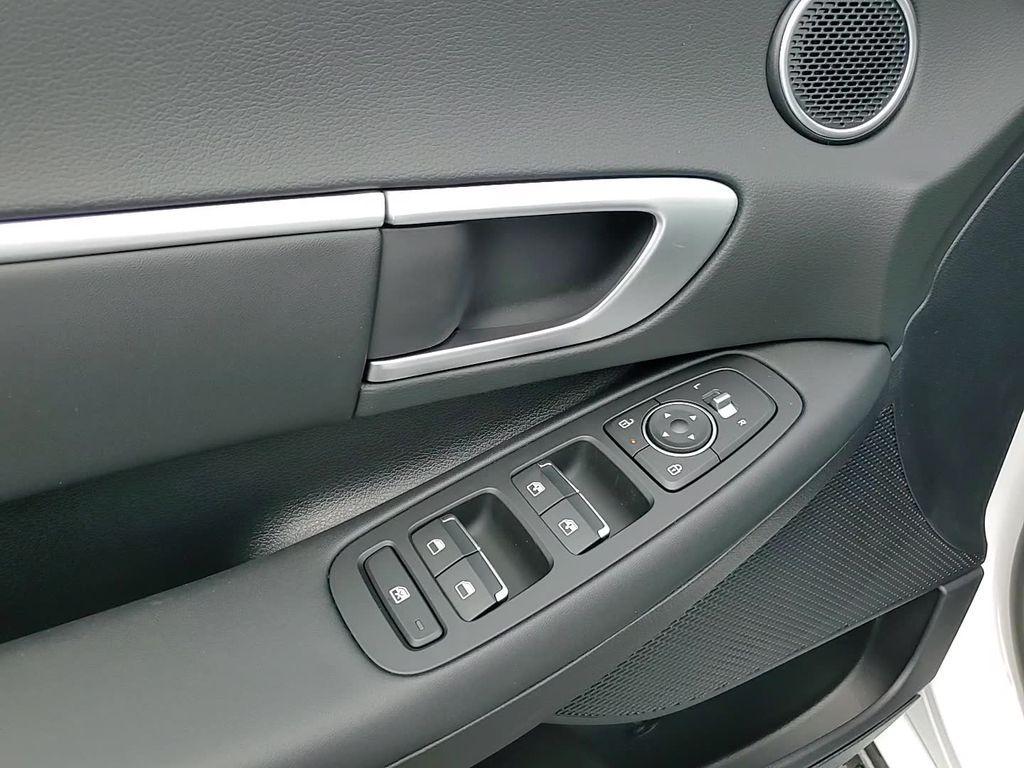 new 2025 Hyundai Sonata Hybrid car, priced at $31,682