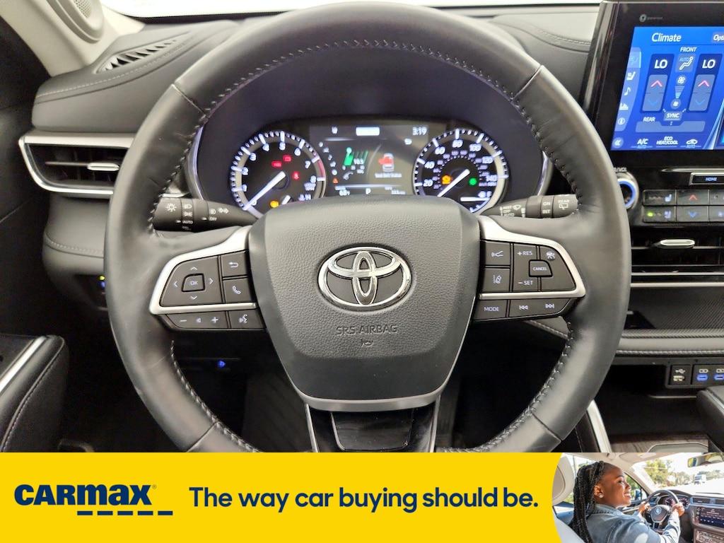 used 2022 Toyota Highlander car, priced at $44,998